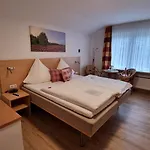 Cafe Und Hoepen Idyll 3* شنيفردينغين
